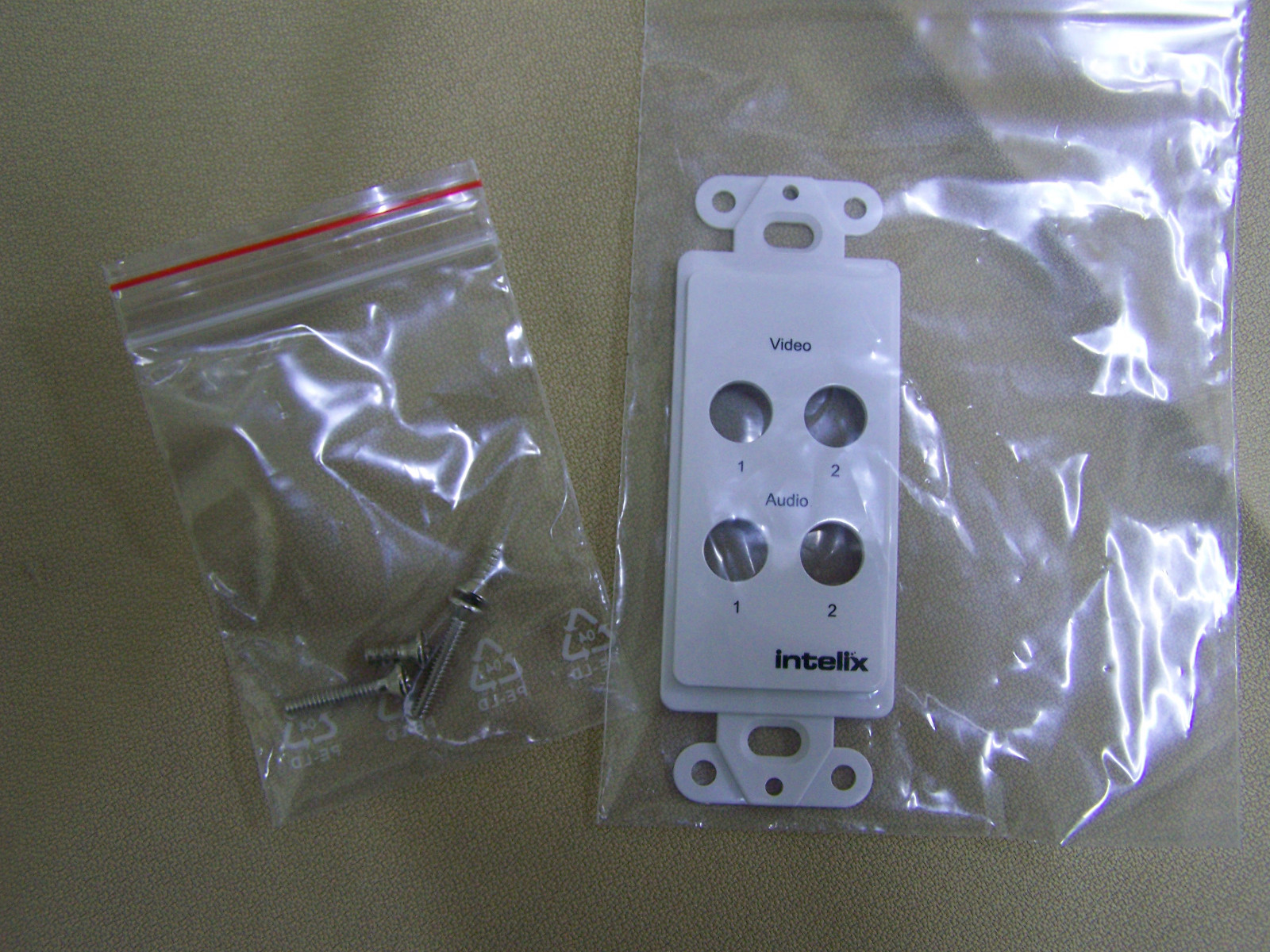 Intelix AVO-V2A2-WP Video s Stereo Audio Cat-5/6 Wallplate Balun/Extender w/RJ45
