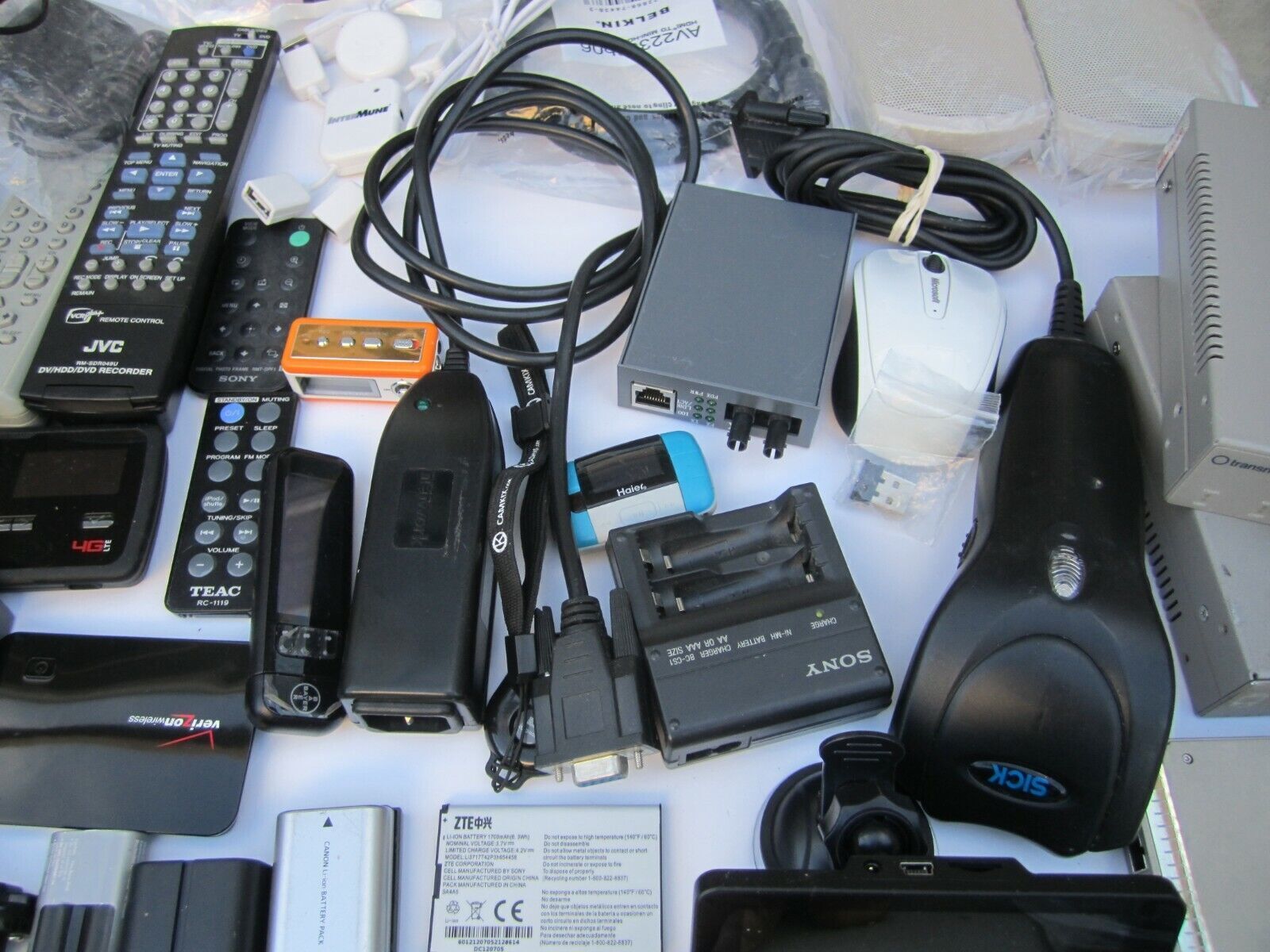Mixed Lot of Electronics, remotes, Batteries, speaker more..50 pcs C