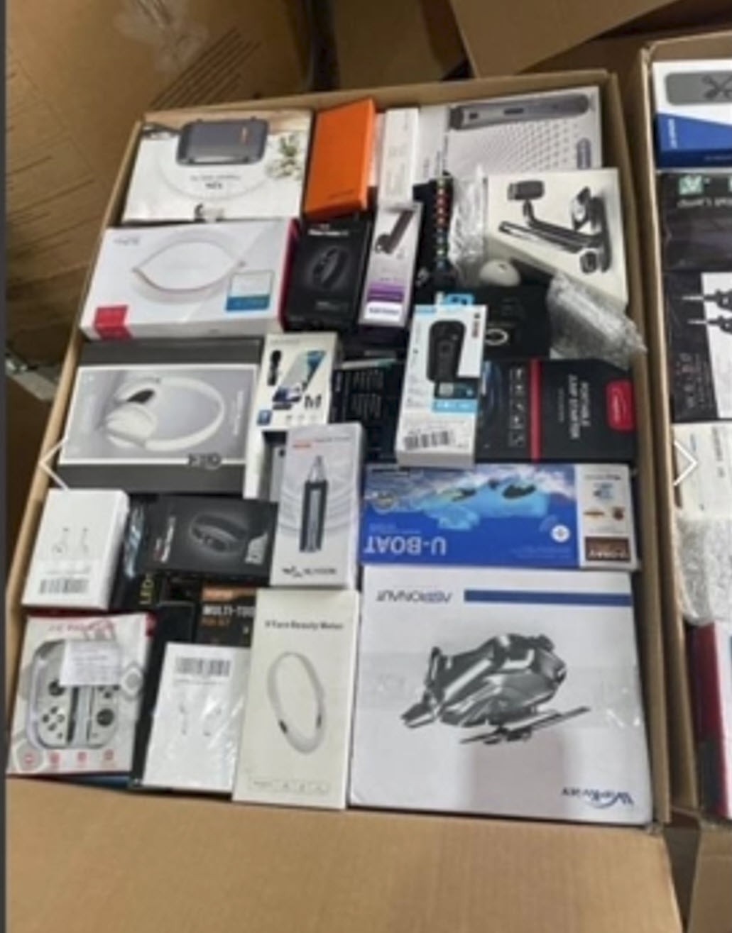 Amazon Wholesale Lot Featuring Everyday Consumer Merchandise