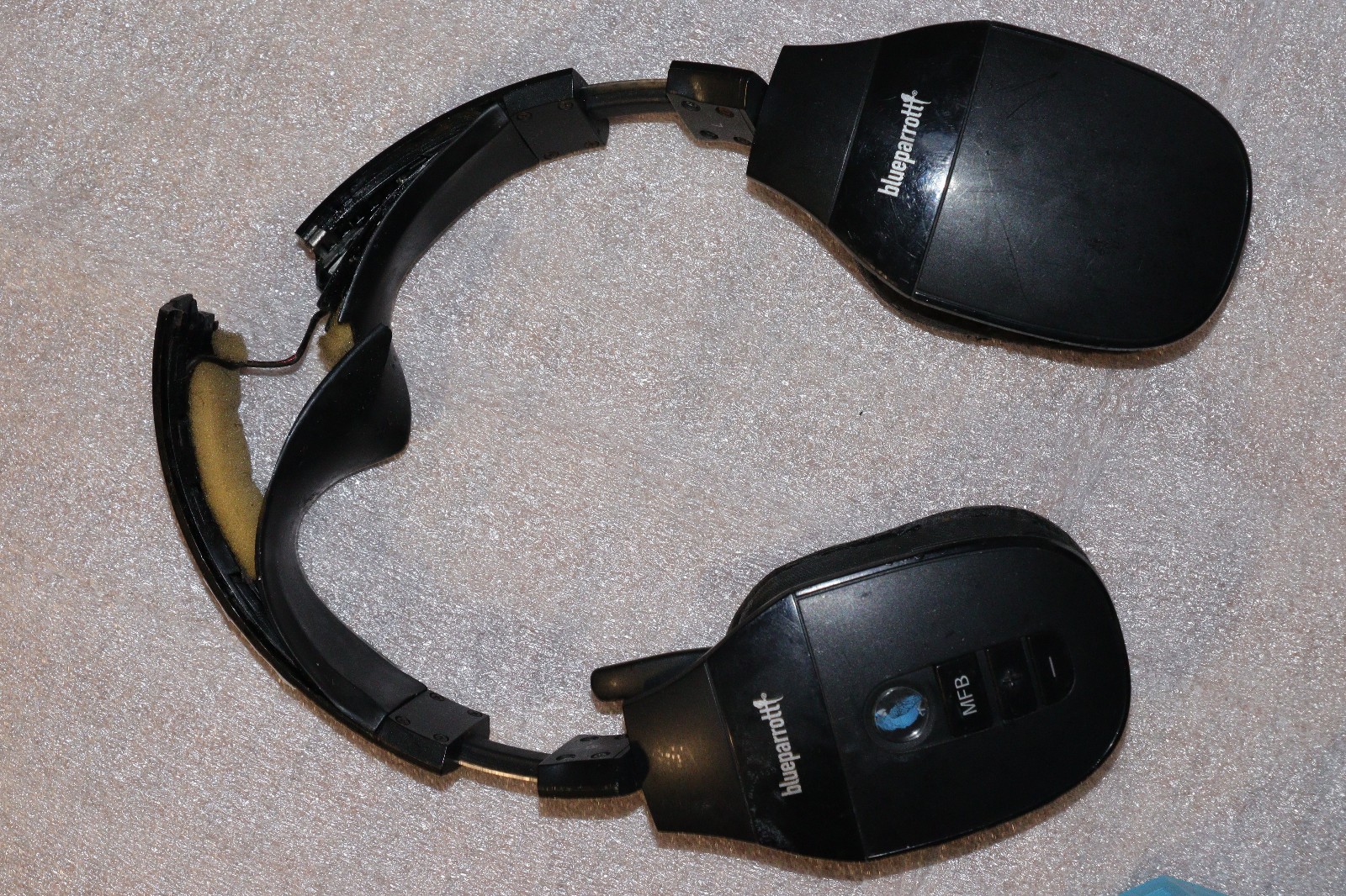 Junk Box of Bluetooth Headphones – Beats Altec-Lansing BlueParrott