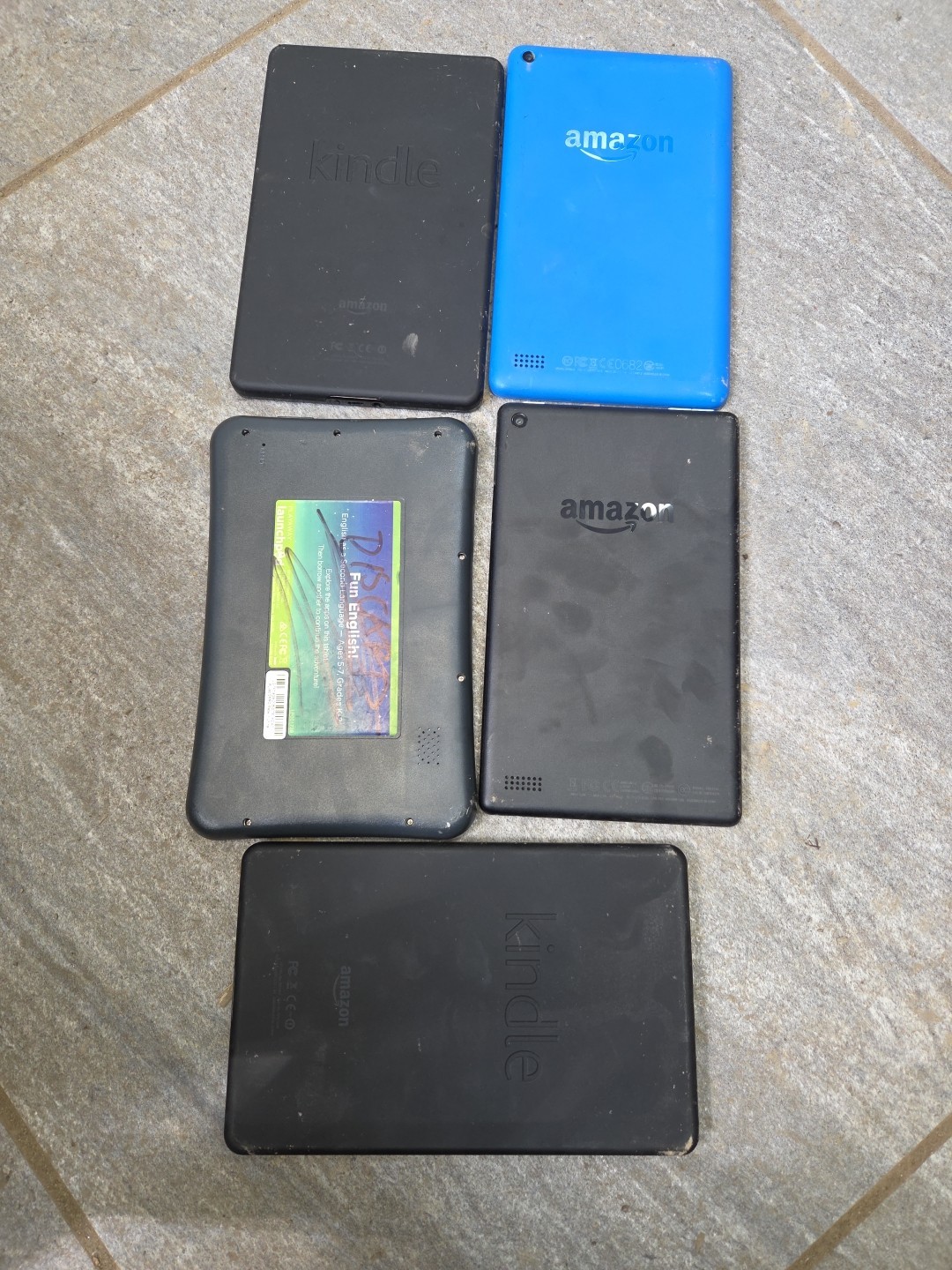 lot of 5 amazon kindle fires models SV98LN D01400 SR043KL