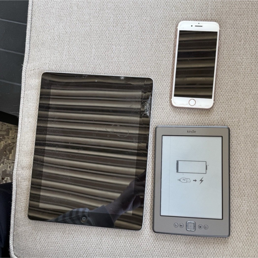 Lot of Broken Electronics – iPhone 7, iPad, Kindle – FOR PARTS / NOT WORKING