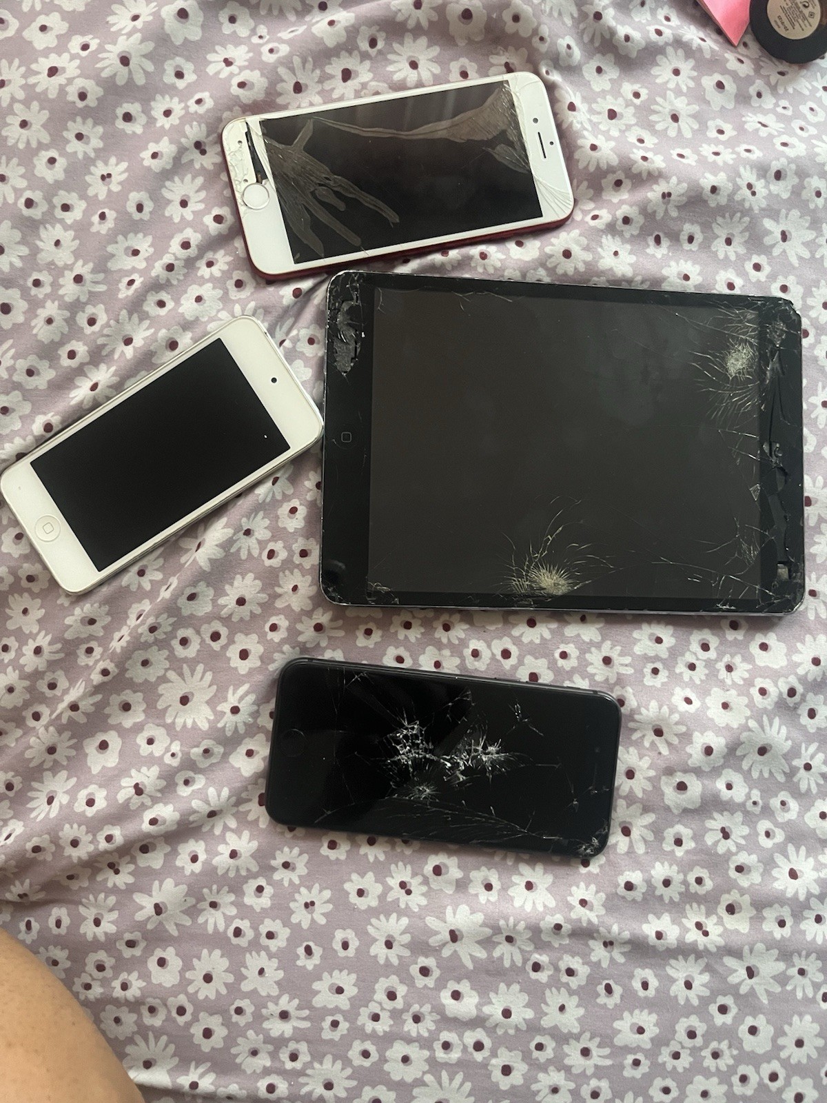 Mixed Lot Of Apple Products. !!!Parts Or Repair As Is Sale Cracked Screen