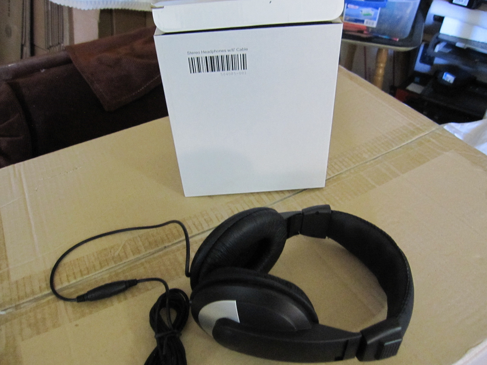 Box Of 30 NEW Big Size Stereo Headphones 6′ Cable With Volume Control 504085-001
