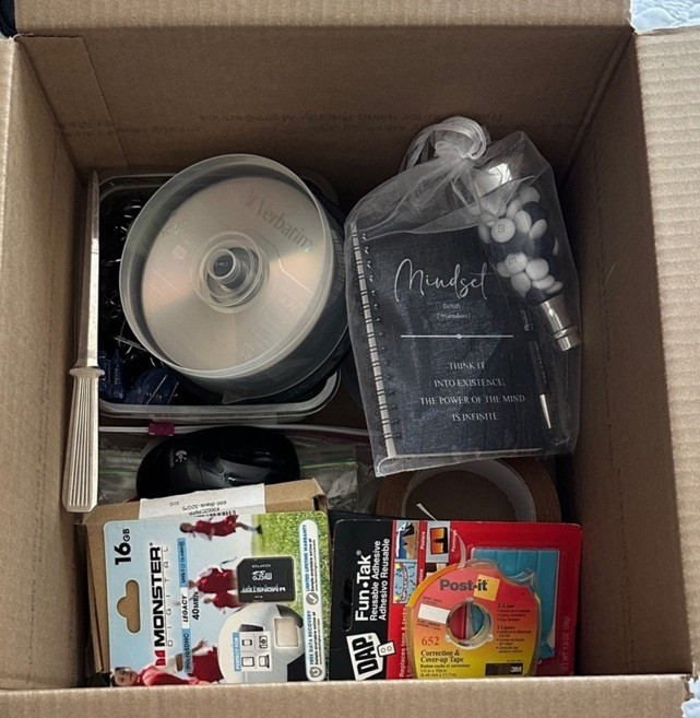 Verbatim/Monster/3M/Post-it/DAP Mixed Lot Discs, USB Drives, microSD, Notes