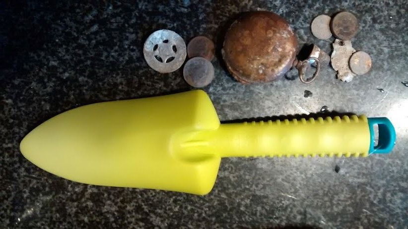 Small Plastic Shovel For METAL DETECTOR, great detecting, no beep digger free sh