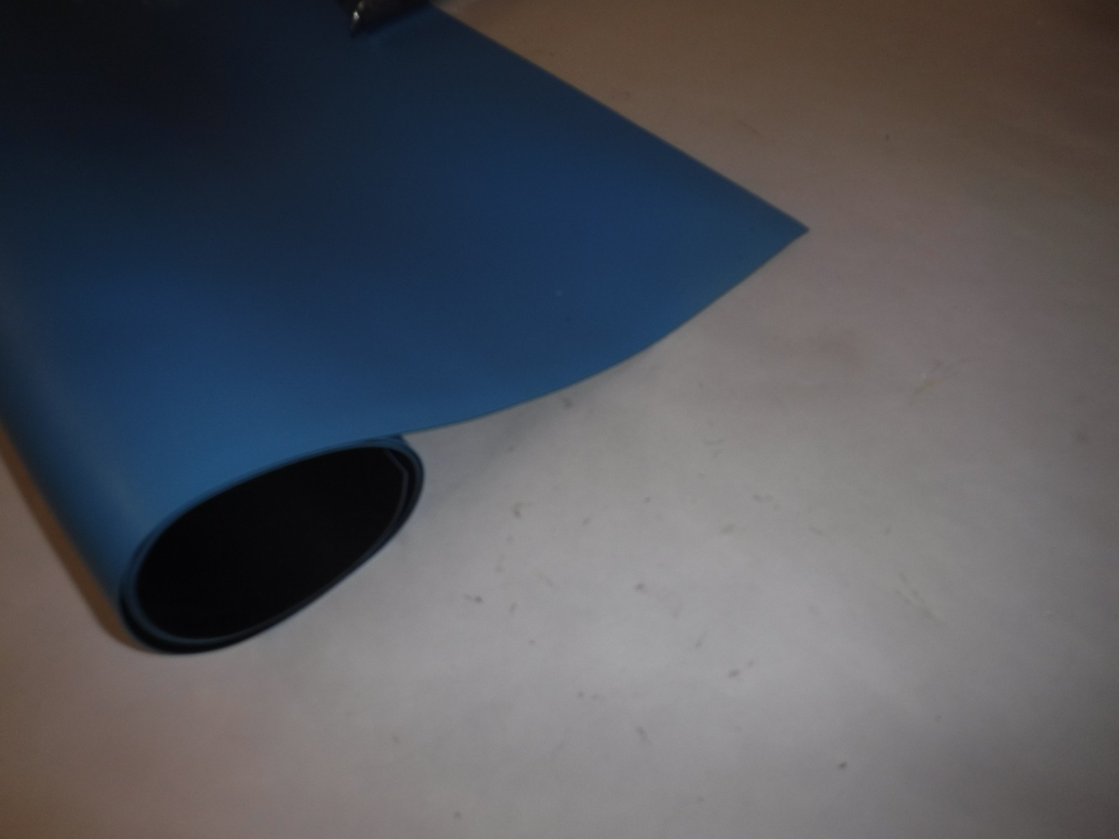 DESCO 66045 Static Protection Rubber Mat, Blue, 24″ x 24″ x 0.06″ (T)