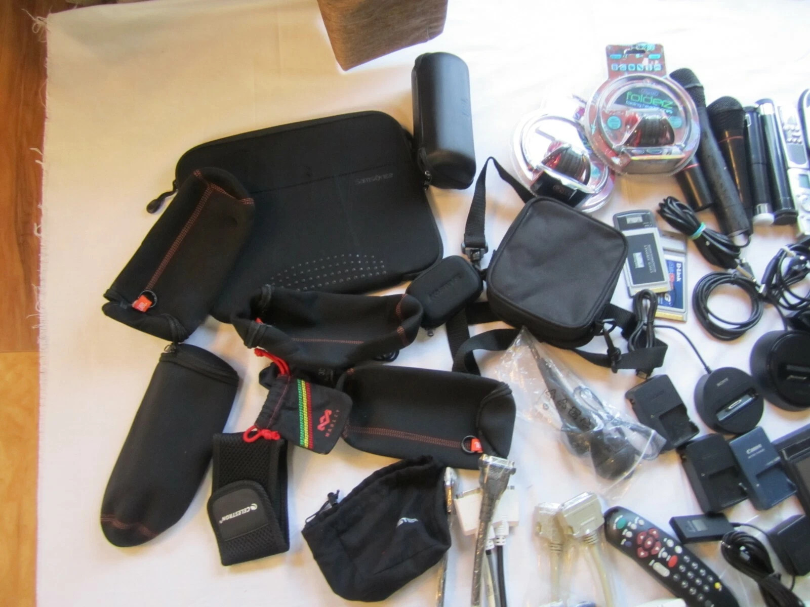 Mixed Lot of Electronics, remotes, battery chargers etc. L