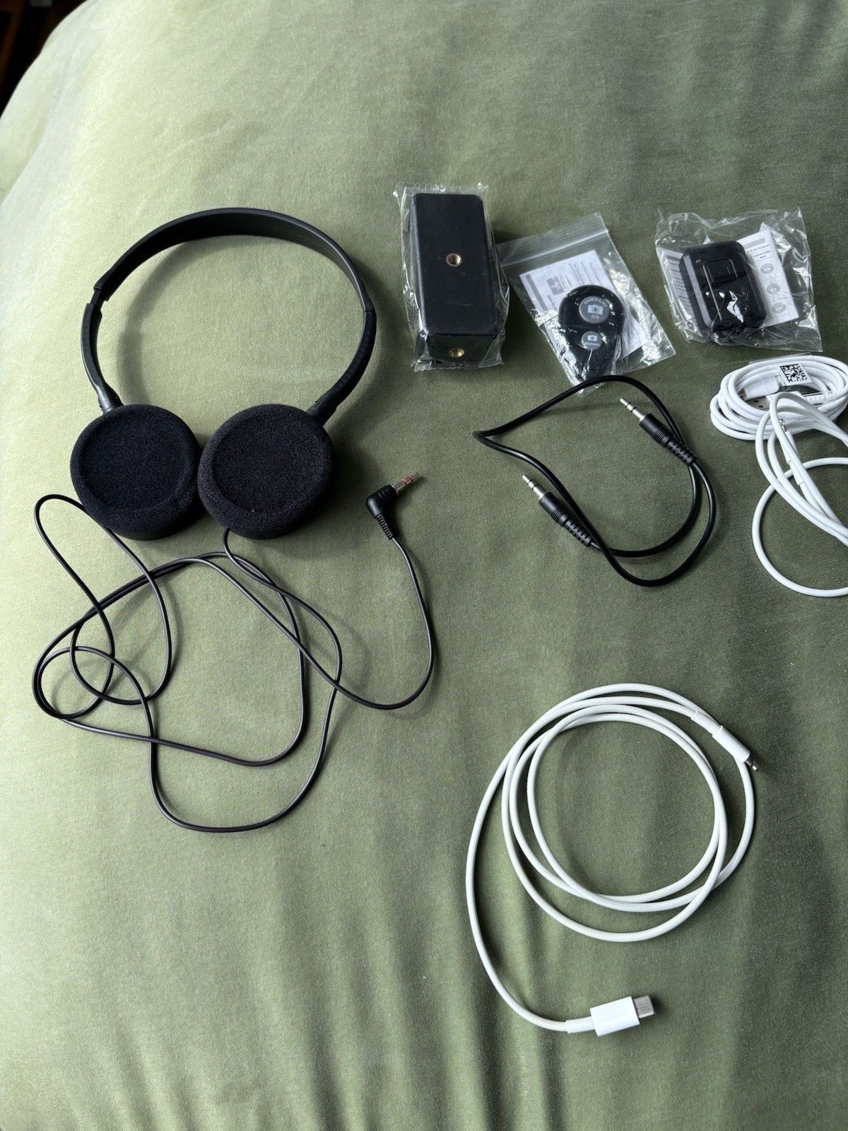 Lot of Various Electronics Headphones USB USB-C Lightning Cords Bluetooth Remote