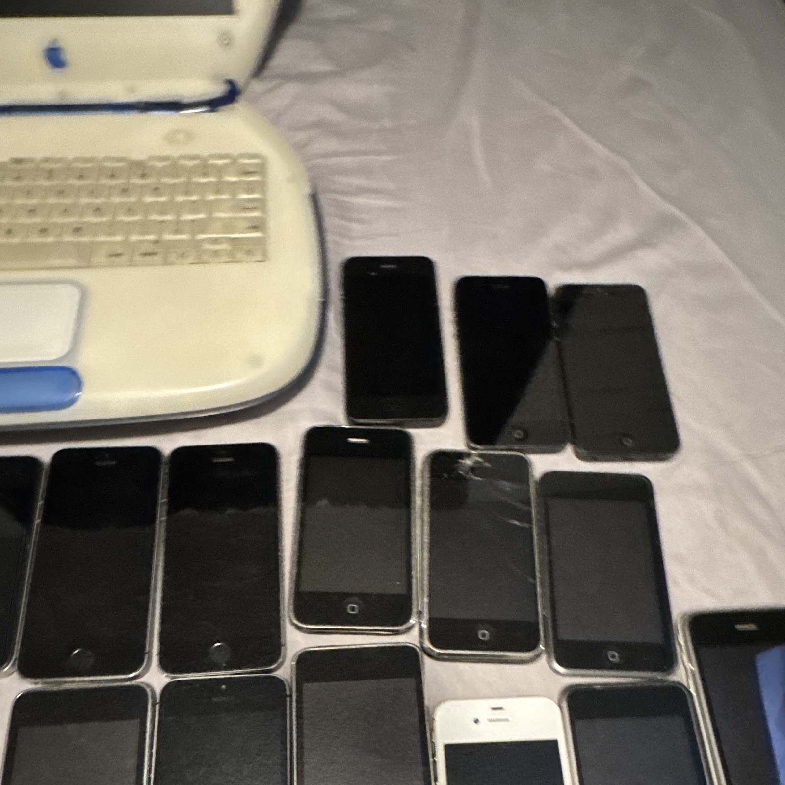 Apple Mixed Lot w/ Assorted iPhone, iPod, & other Devices.