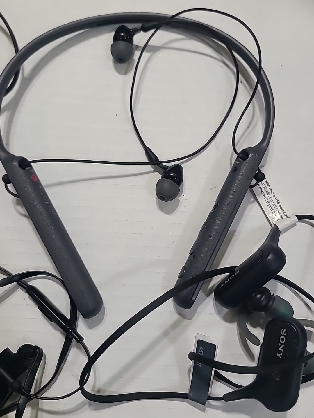 HUGE Mixed Lot of 30 Wireless Headphones Neckband Bose Sony Beats FOR PARTS ONLY