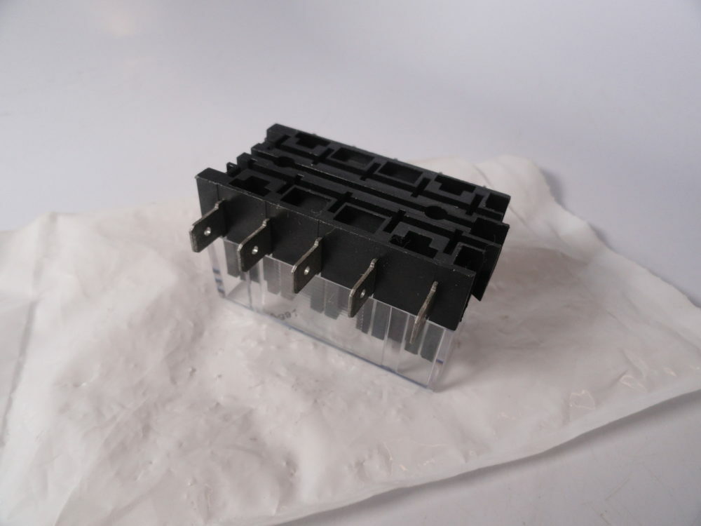 Littelfuse 250-6314 15A Screw Mount ATO Blade Fuse Block 32V