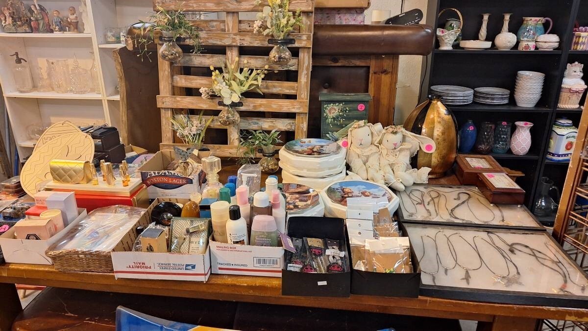 10 LB Warehouse Box-Estate Liquidation, assorted items old & new, SEE DETAILS
