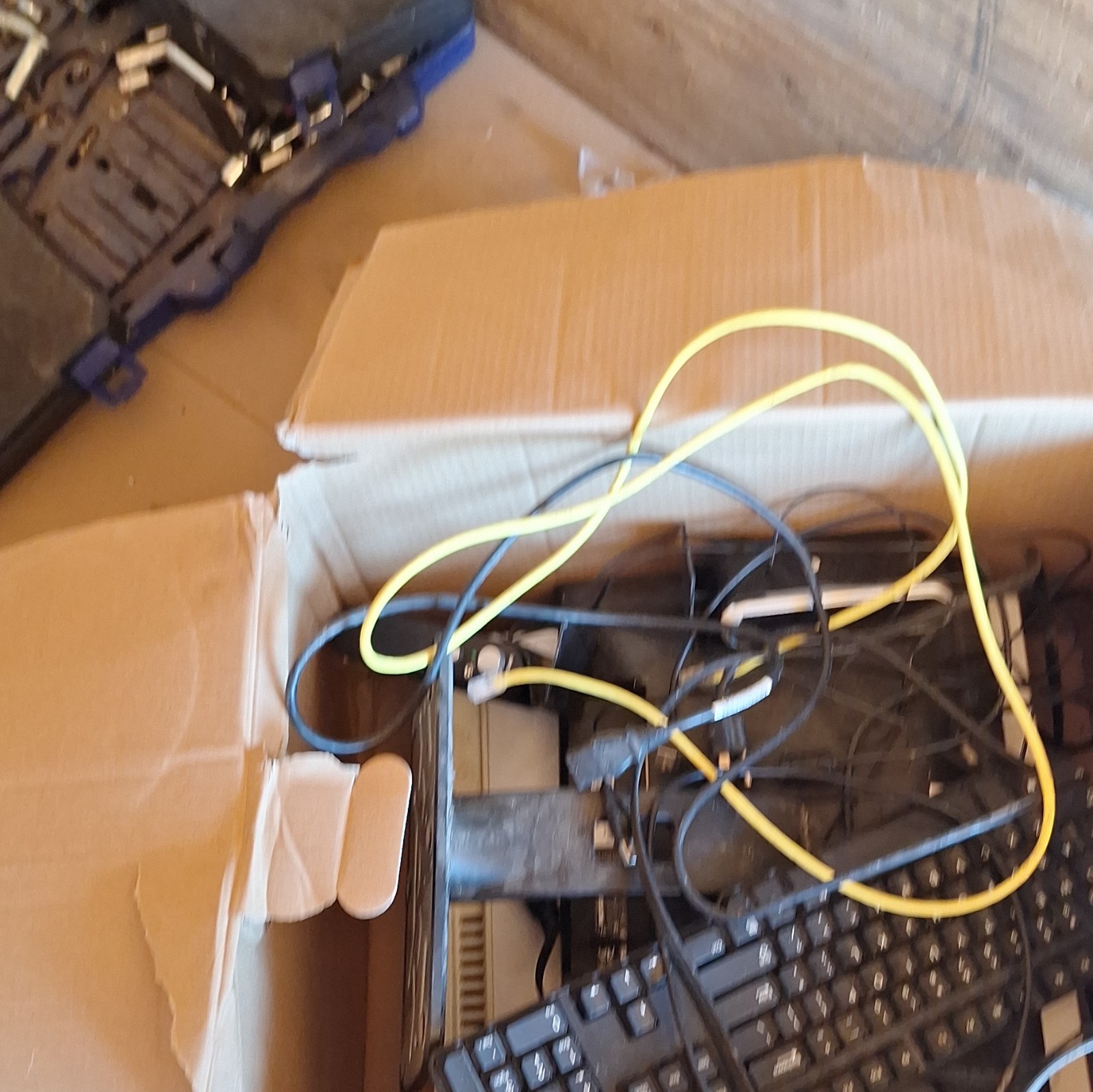 Dell Dell Model Mixed Lot of Computer Keyboards and Assorted Cables