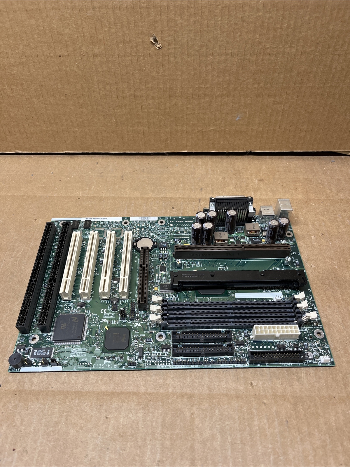 GATEWAY SYSTEM BOARD COMPUTER AA 691172-307 4000286 2 ISA slots 4 PCI 1 AGP