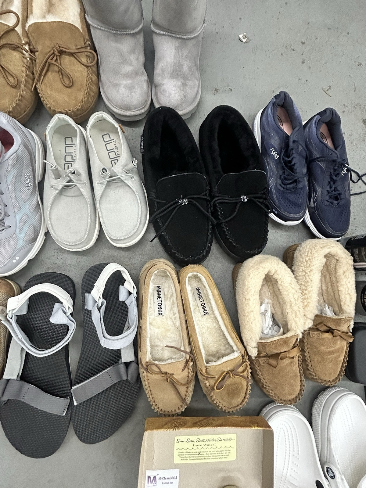 Amazon Wholesale Lot Of 35 Bearpaw, Rothco, Crocs, Boots Shoes Aftershokz + More
