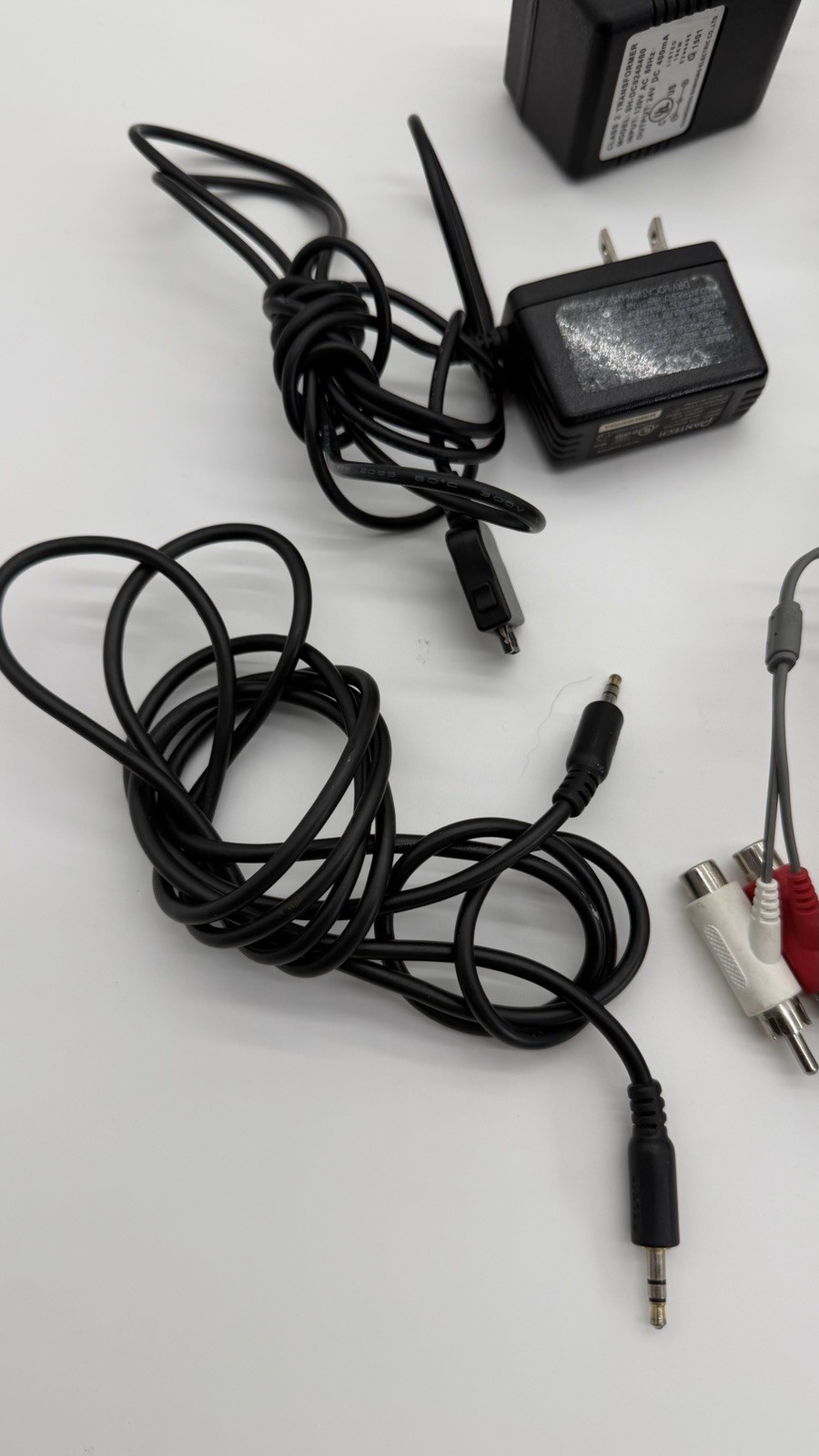 Mixed Lot of Electronics Cables, Chargers, and Power Adapters – Assorted Types