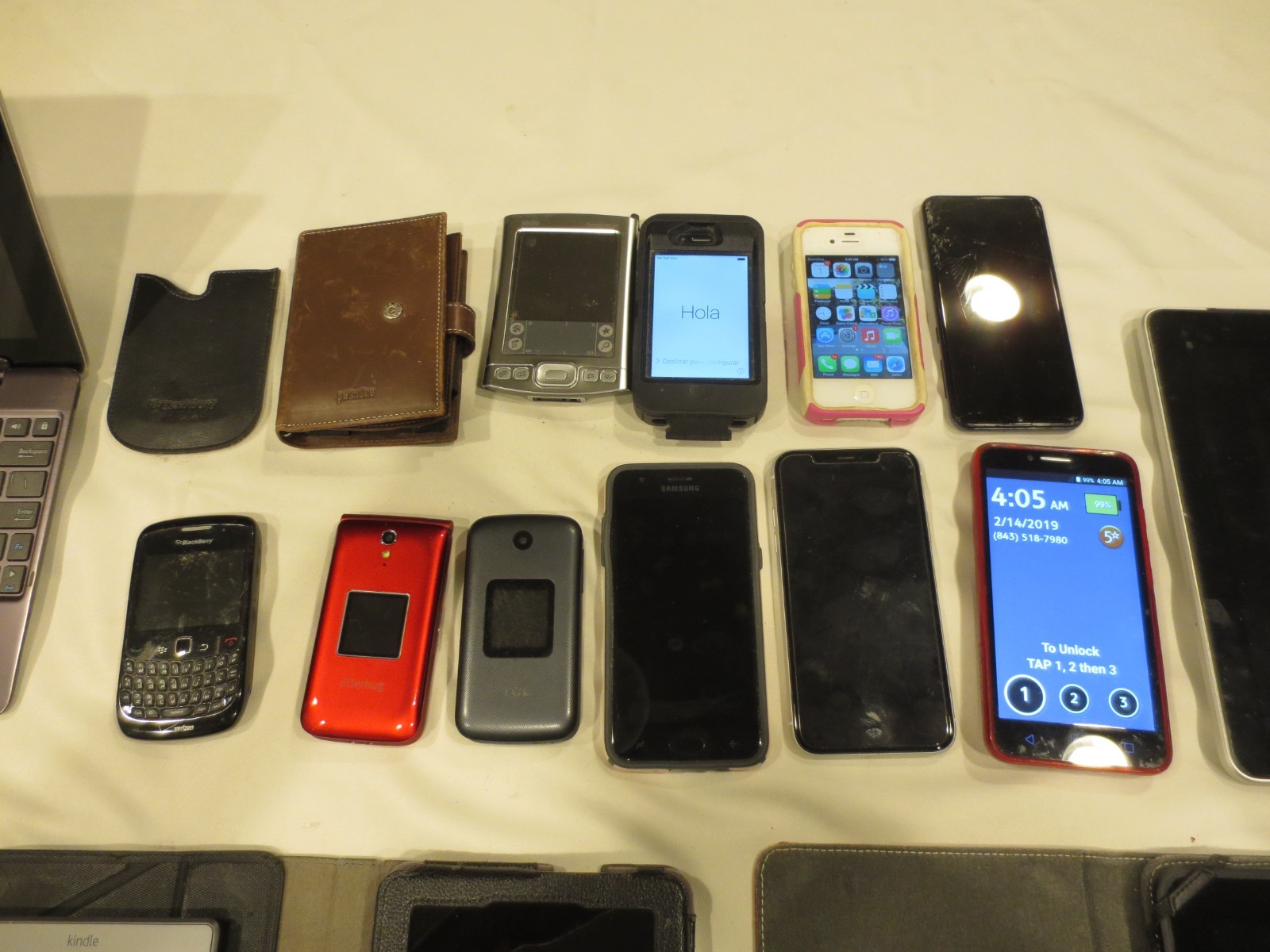 Lot of Amazon Kindles, iPhones, Samsung Android, Blackberry, PalmOne PDA, iPad