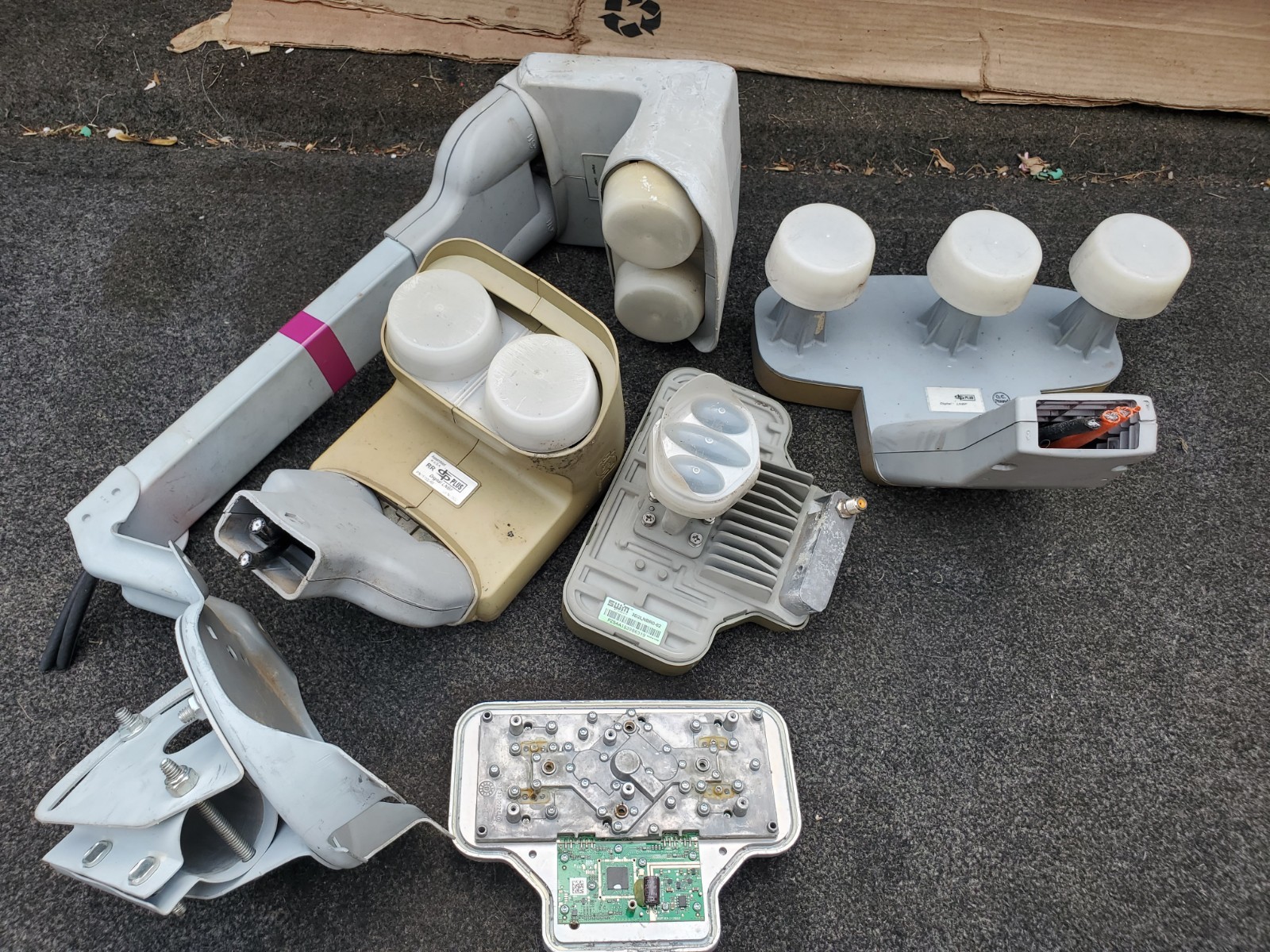 Mixed Lot Satellite Dish Network Feed Horns LNBF DirecTV SWM Parts Mount