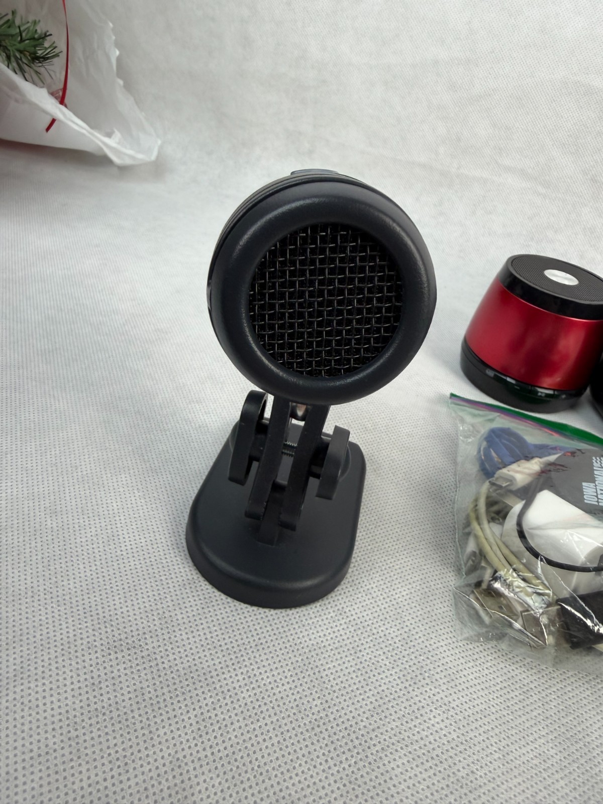 Miscellaneous Electronics Speakers, Cords, Microphones – Conditions Unkown
