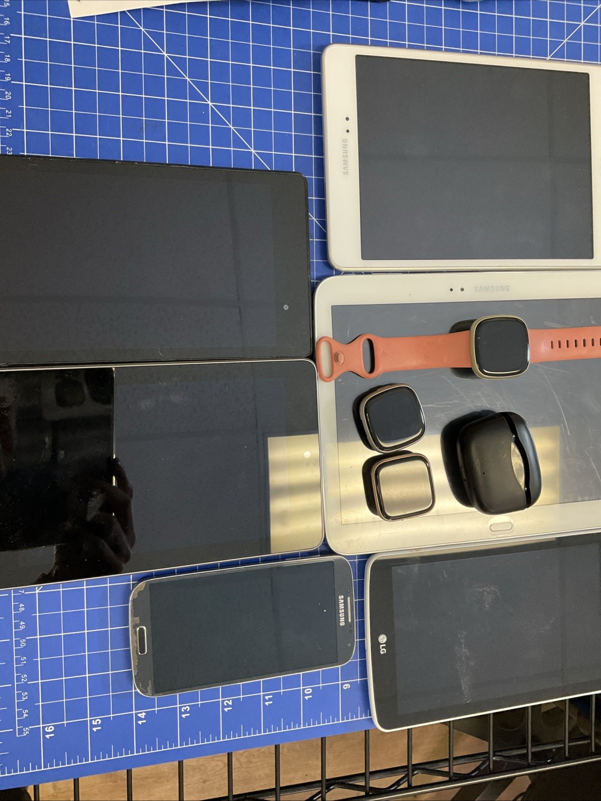 lot of electronics. 10 Different Types. Read Description E372