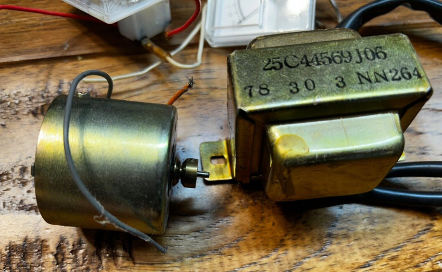 Lot – Electric Motor, Transformer, Meter, selling for Parts stereo radio