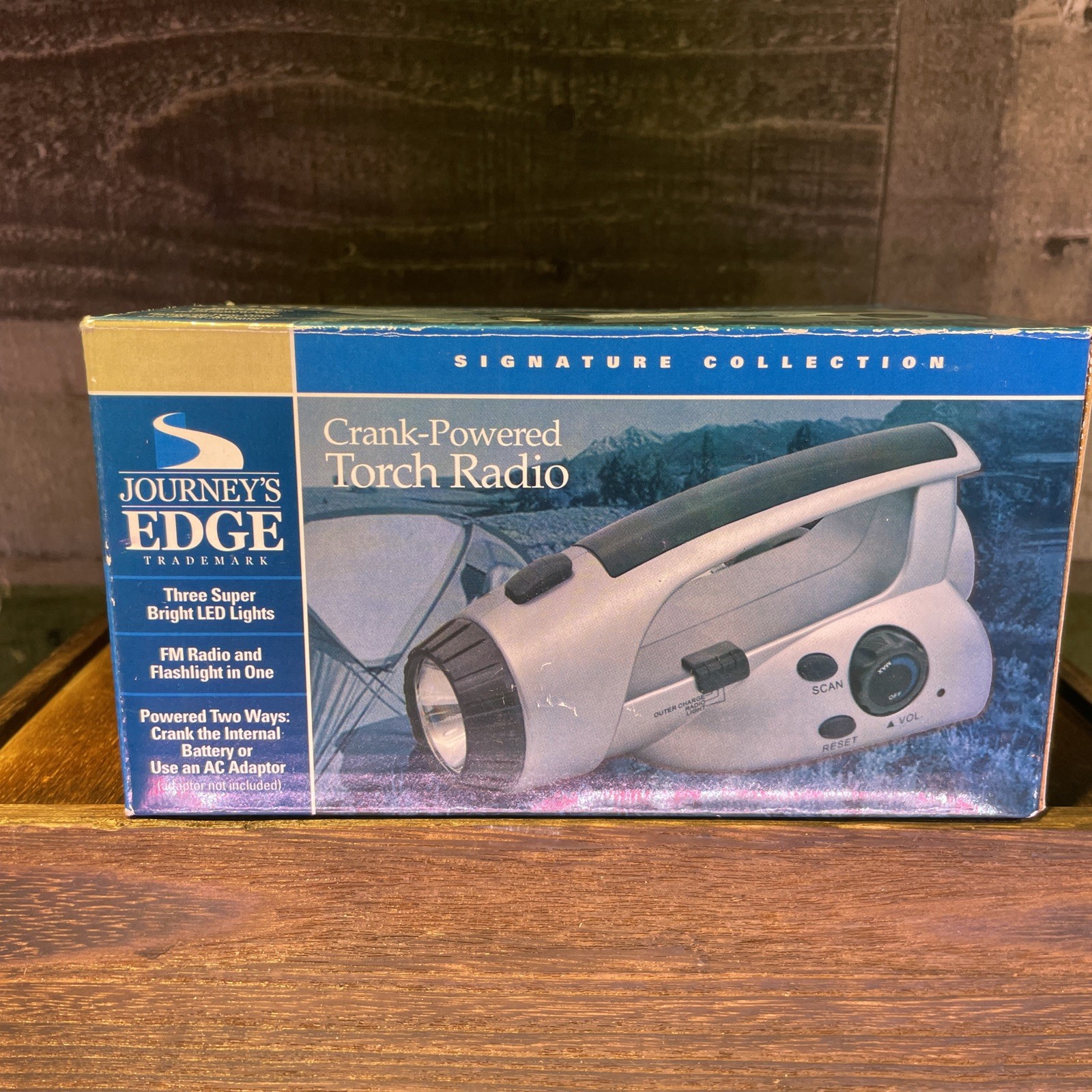 Journeys Edge Solar Crank Radio (Grey) Signature Collection