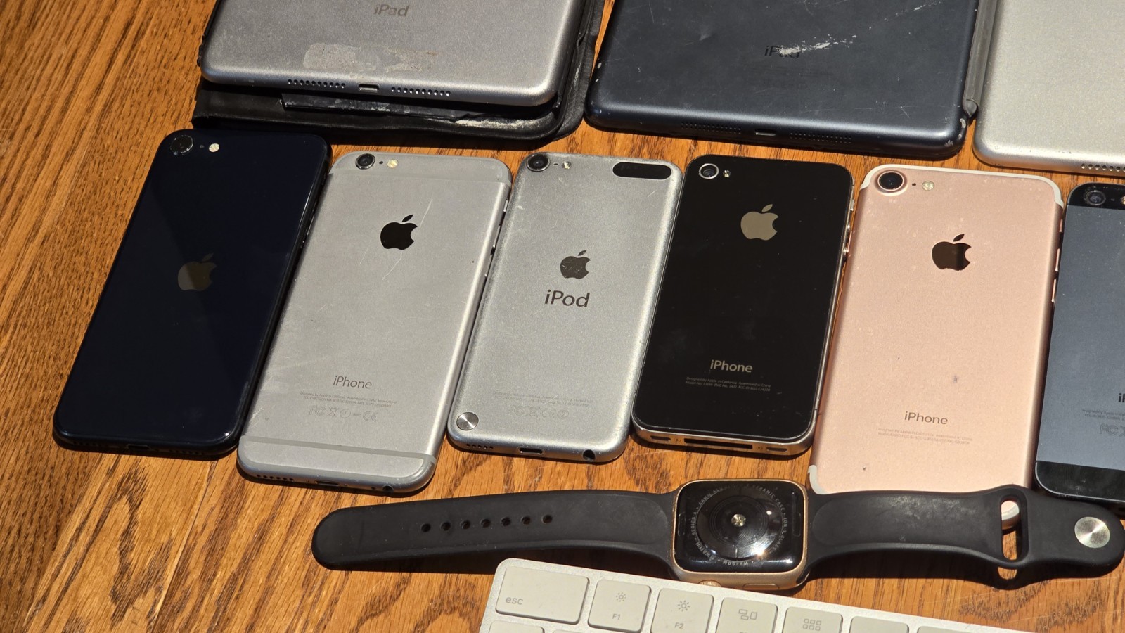 18x Apple Devices Lot iPhones iPads iPods Watch For Parts or Repair Only