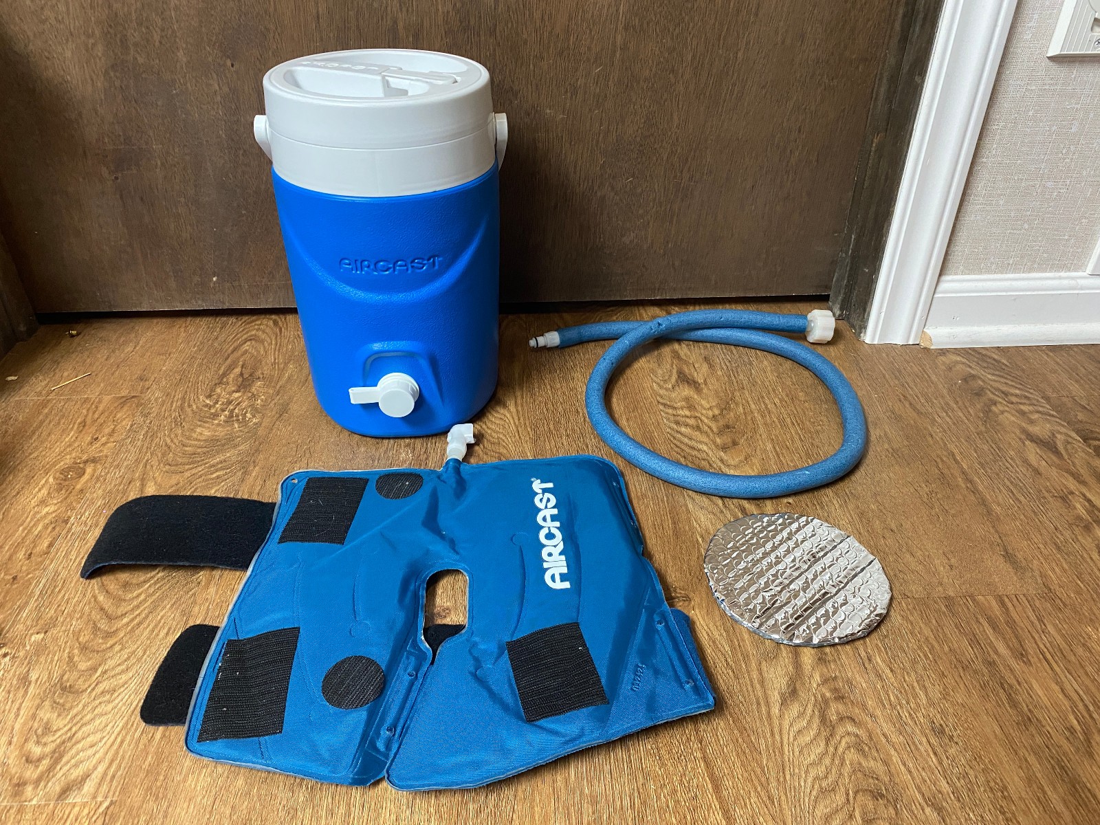 Aircast Cryo/Cuff Ice Therapy Gravity Cooler, Hose, Med Knee Cuff, Complete Set