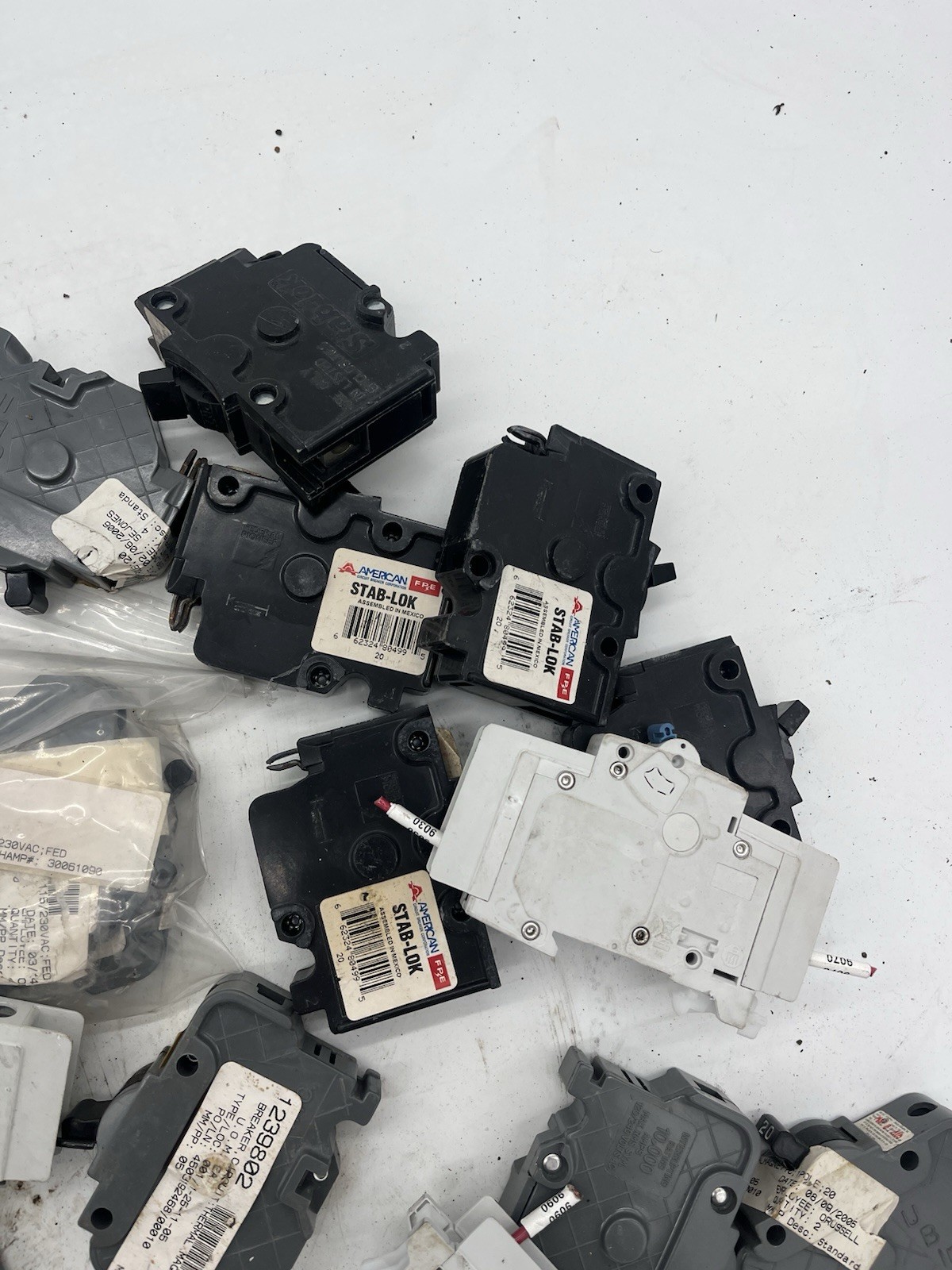 Misc Electronics (UNTESTED) INCLUDES AB1489-M, AMERICAN STAB-LOK, UBIF-20N