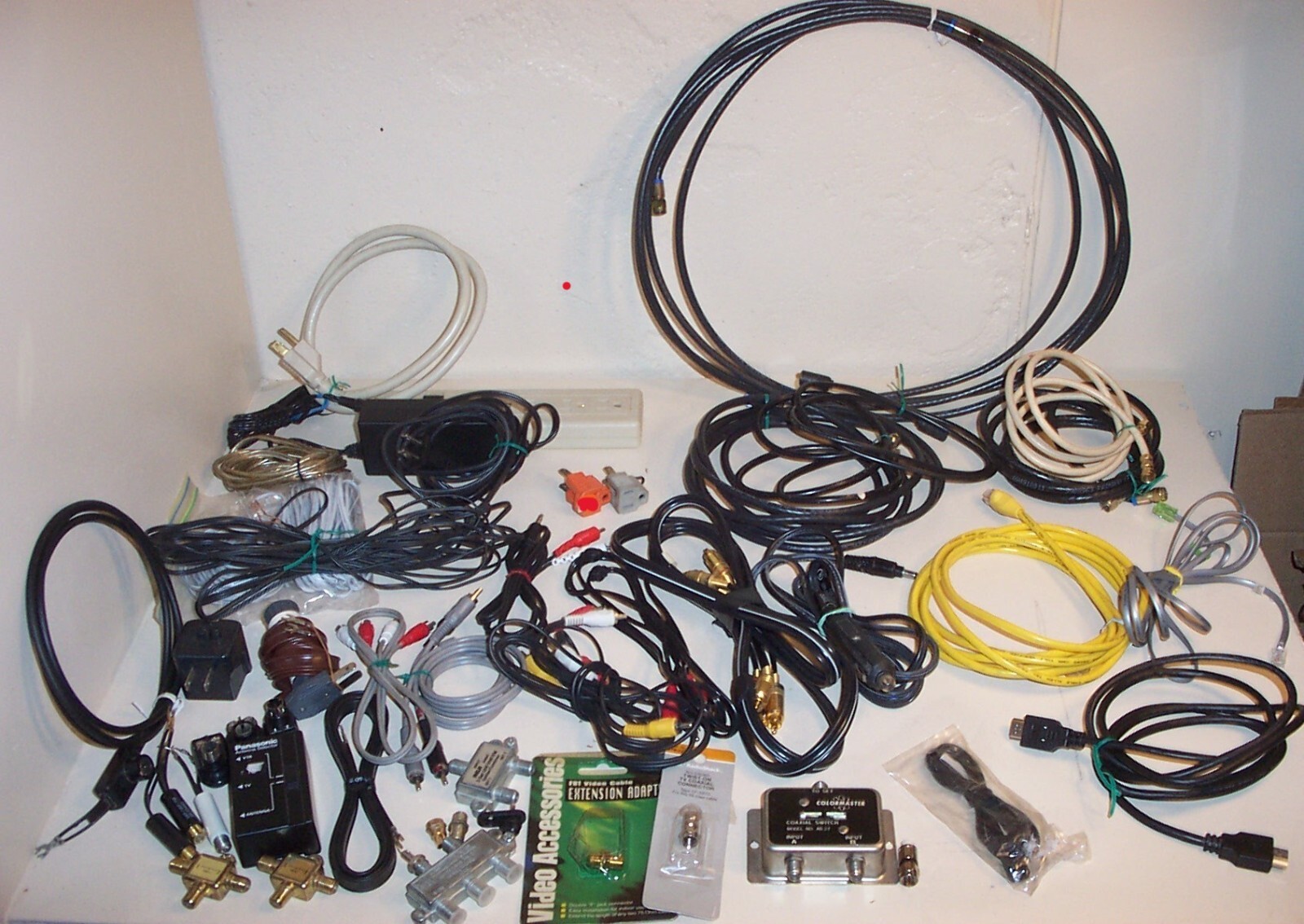 HUGE LOT for Electronics, CABLES, ADAPTERS VTG ANTENNA, AUDIO VIDEO, Speaker etc