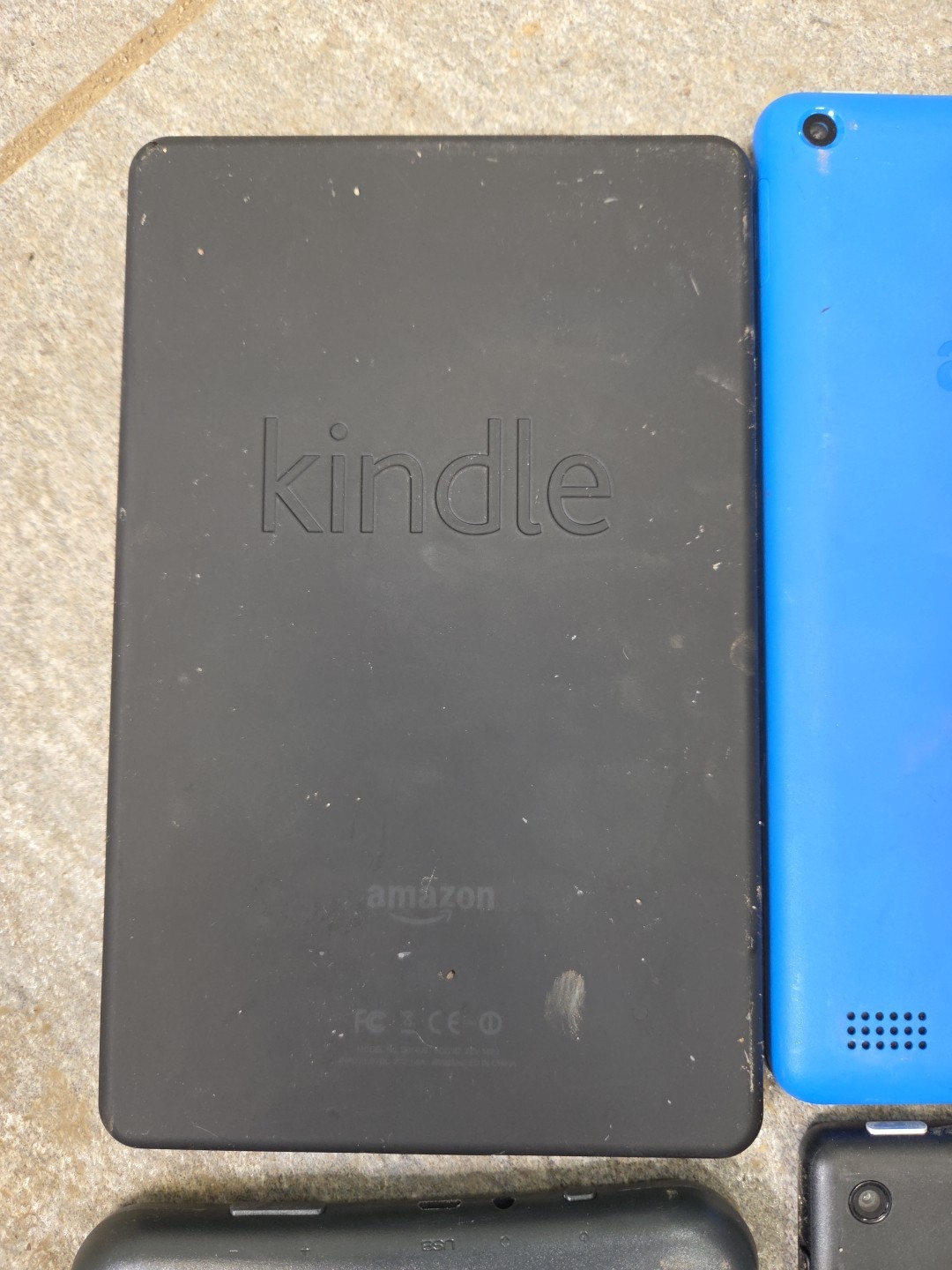 lot of 5 amazon kindle fires models SV98LN D01400 SR043KL