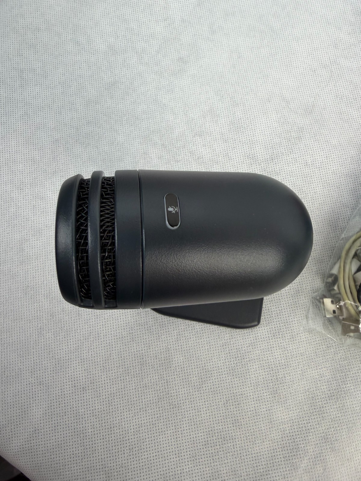 Miscellaneous Electronics Speakers, Cords, Microphones – Conditions Unkown