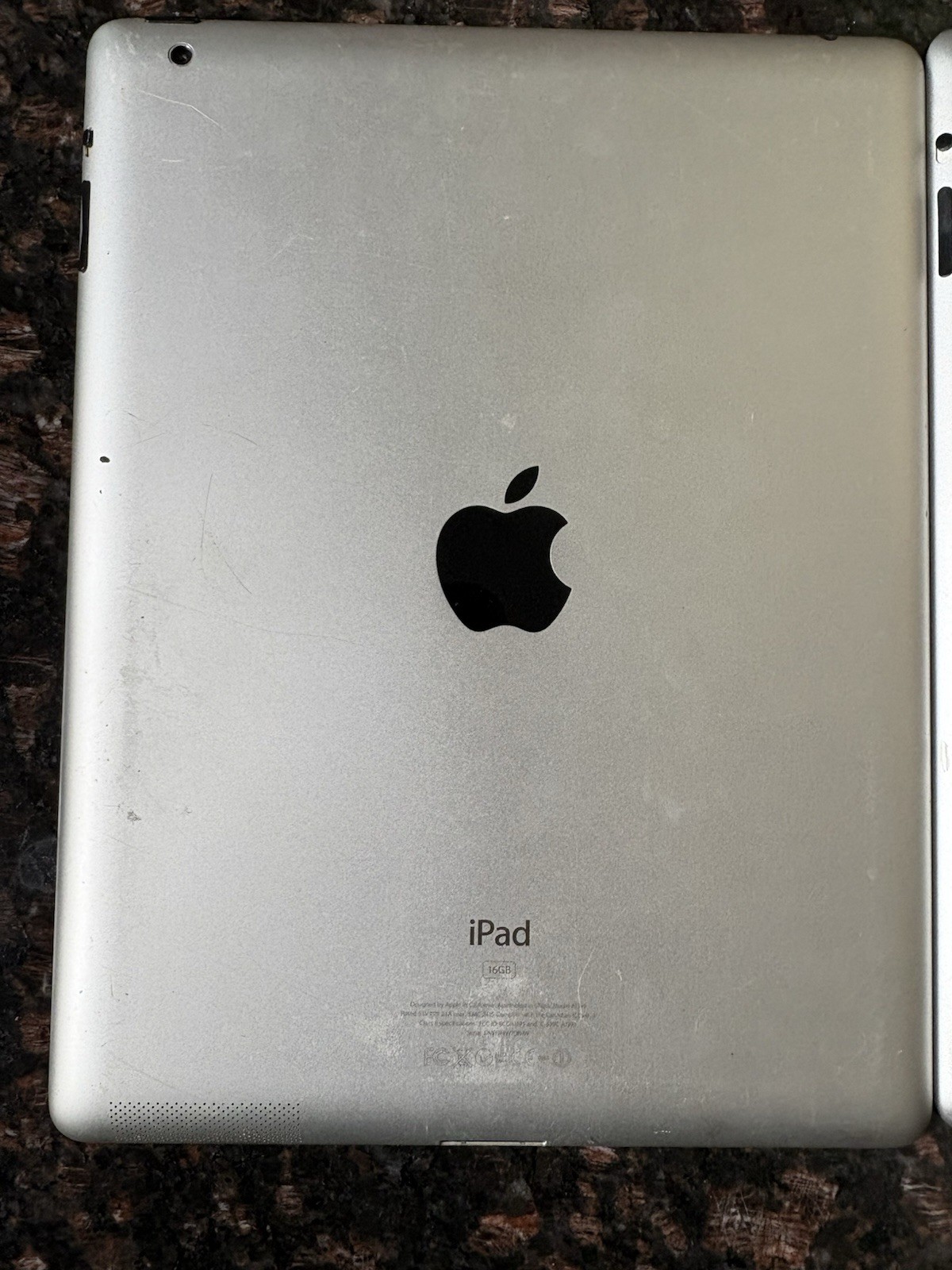 Apple iPad Wi‑Fi Tablet Lot of 2, Silver, 16GB & 32GB, 13in, A1396 (Parts)