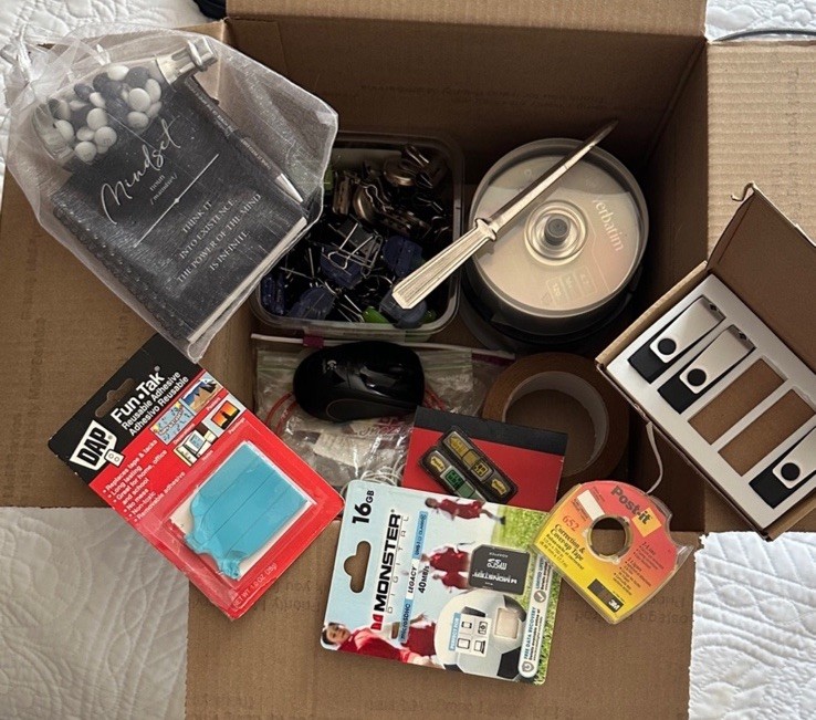 Verbatim/Monster/3M/Post-it/DAP Mixed Lot Discs, USB Drives, microSD, Notes