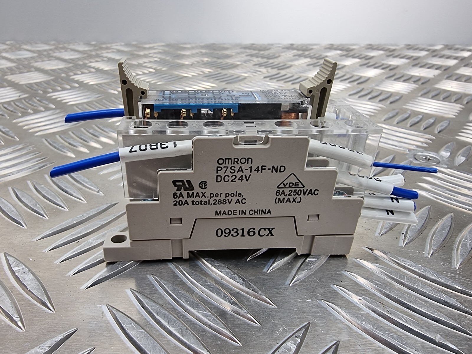Omron G7SA-5A1B Relay With Socket Base P7SA-14F-ND 24VDC