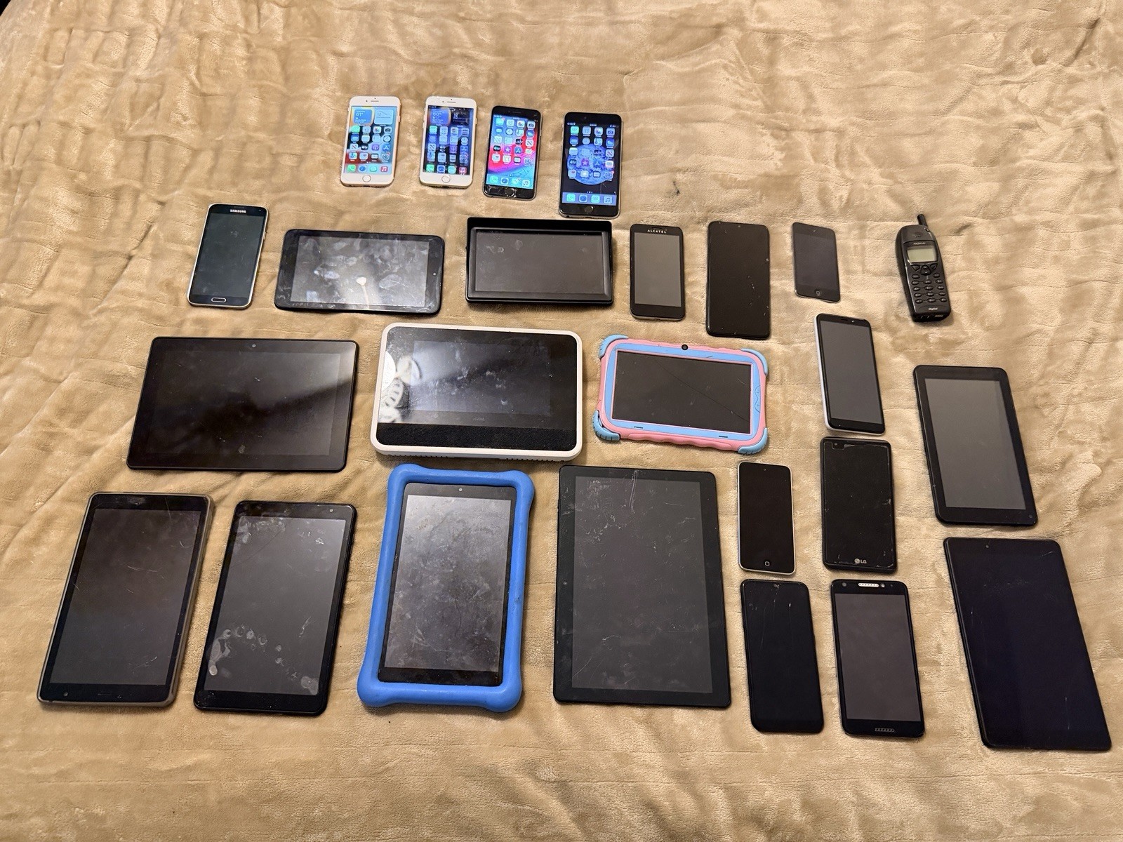 Lot Of 25x Phones and Tablets (Apple, Samsung, Amazon, etc.) 🔥🔥