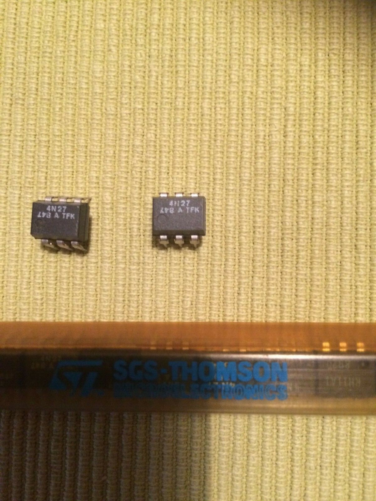 40 pcs 4N27 Optocoupler 6-Pin PDIP