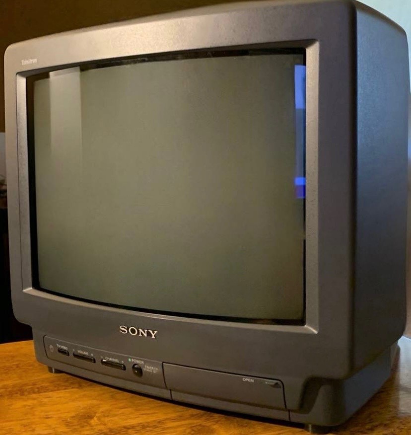 Sony Color KV-13TR28 13″ CRT TV with remote, Composite RCA