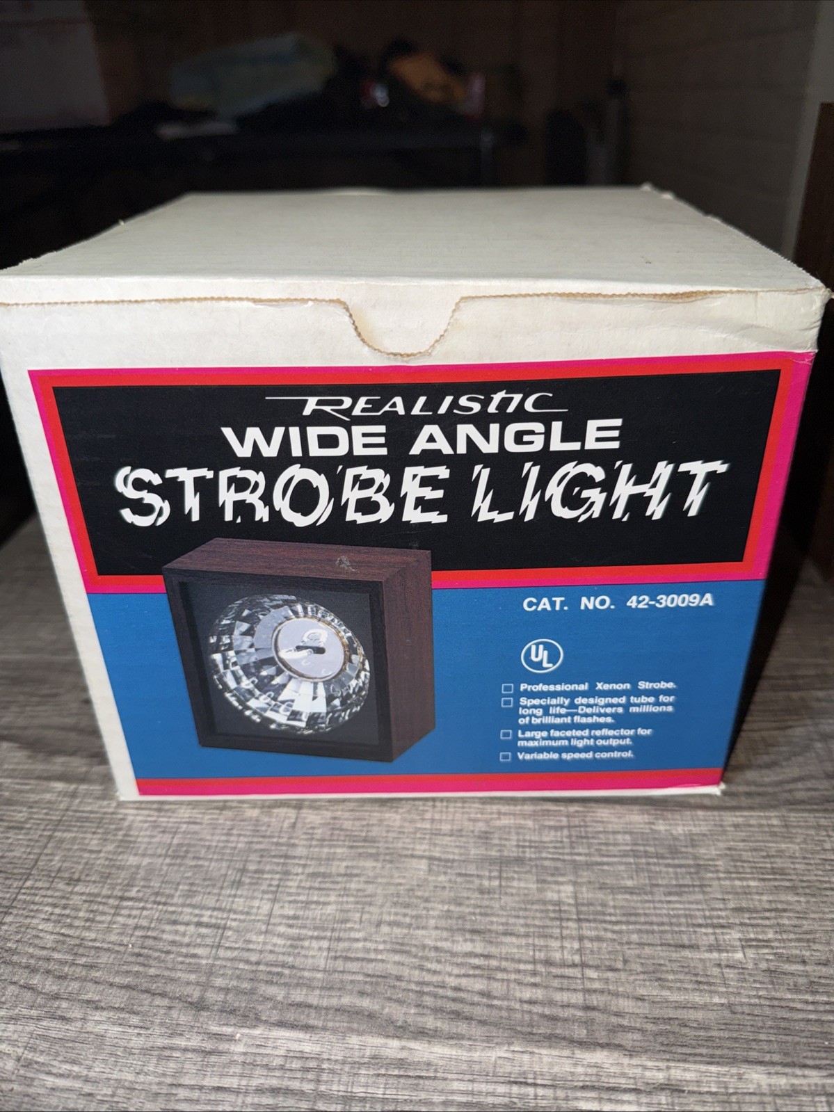 Vintage Realistic Wide Angle Strobe Light Walnut Veneer Finish 42-3009A w/ Box