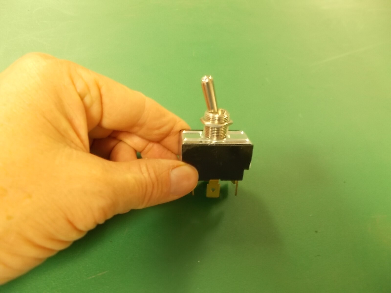 Toggle Switch 10A,250 VAC, 15A,125 VAC, 3/4 HP 250 VAC 9326