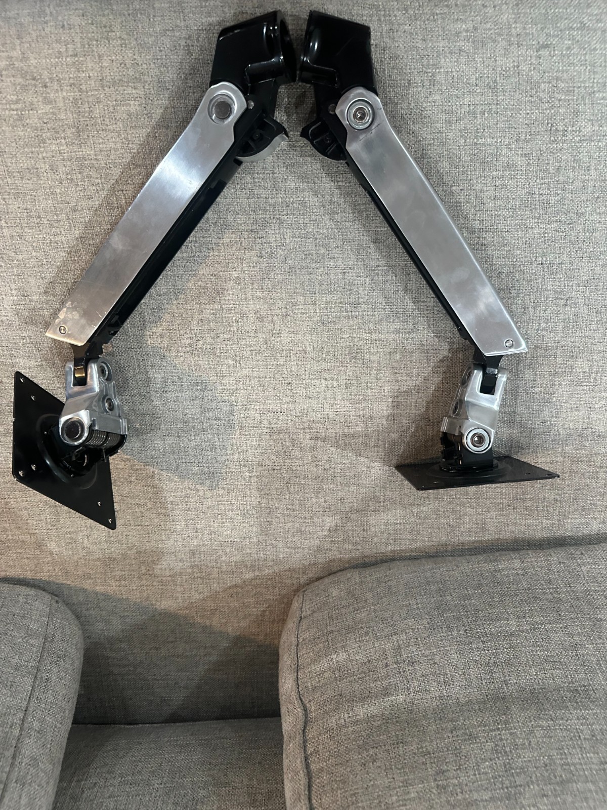 ergotron dual monitor arm