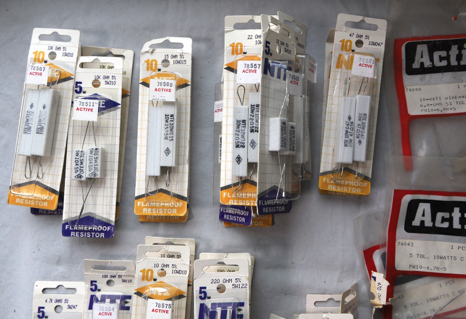 New resistors(47) and capacitors(see photo):