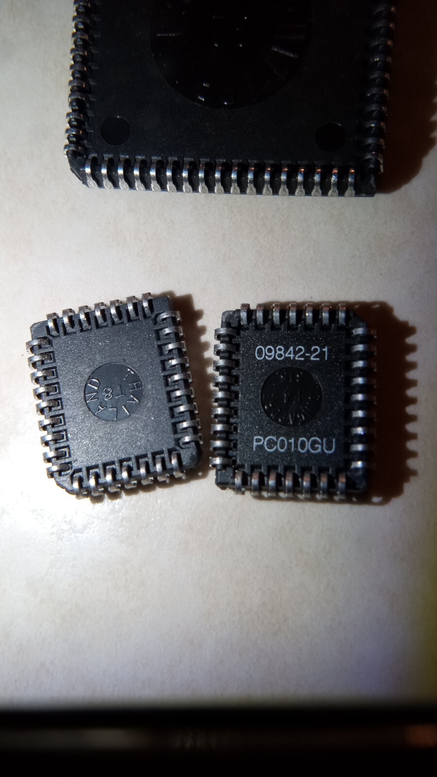 Miscellaneous Electronics Chips Lot of 6. Not sure what they are