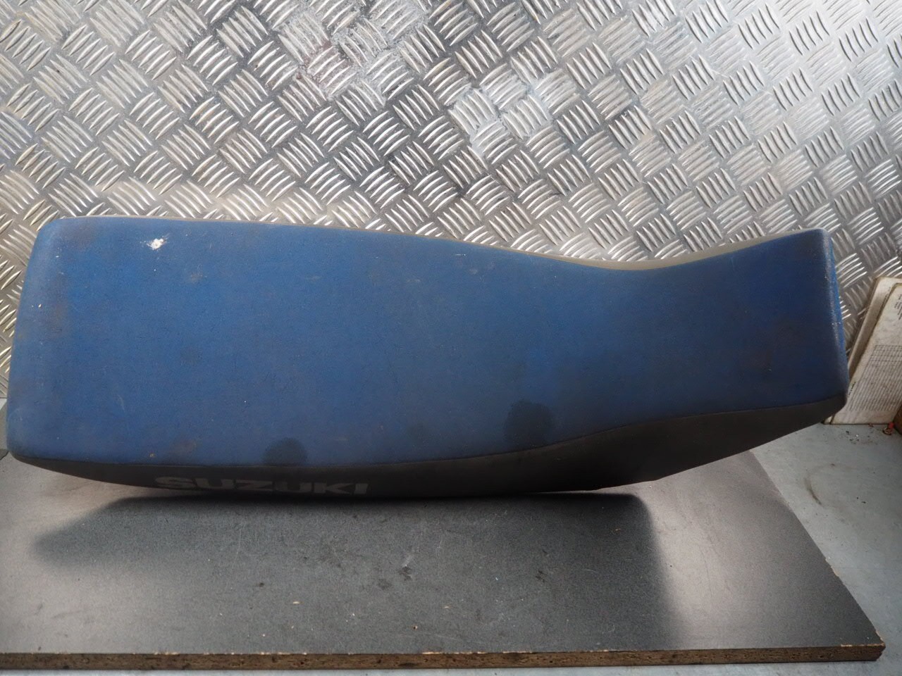 SUZUKI DR800 1992 45100-31D02 SEAT 12939
