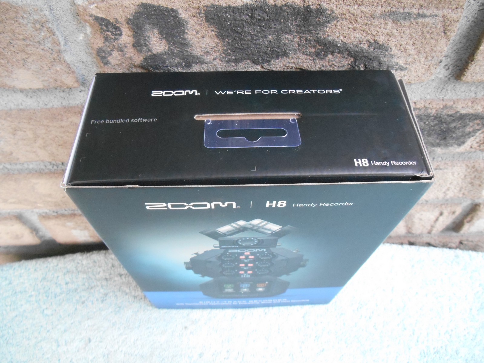 ZOOM H8 HANDY RECORDER 8 TRACK EMPTY BOX ONLY! WITH PAPERS.