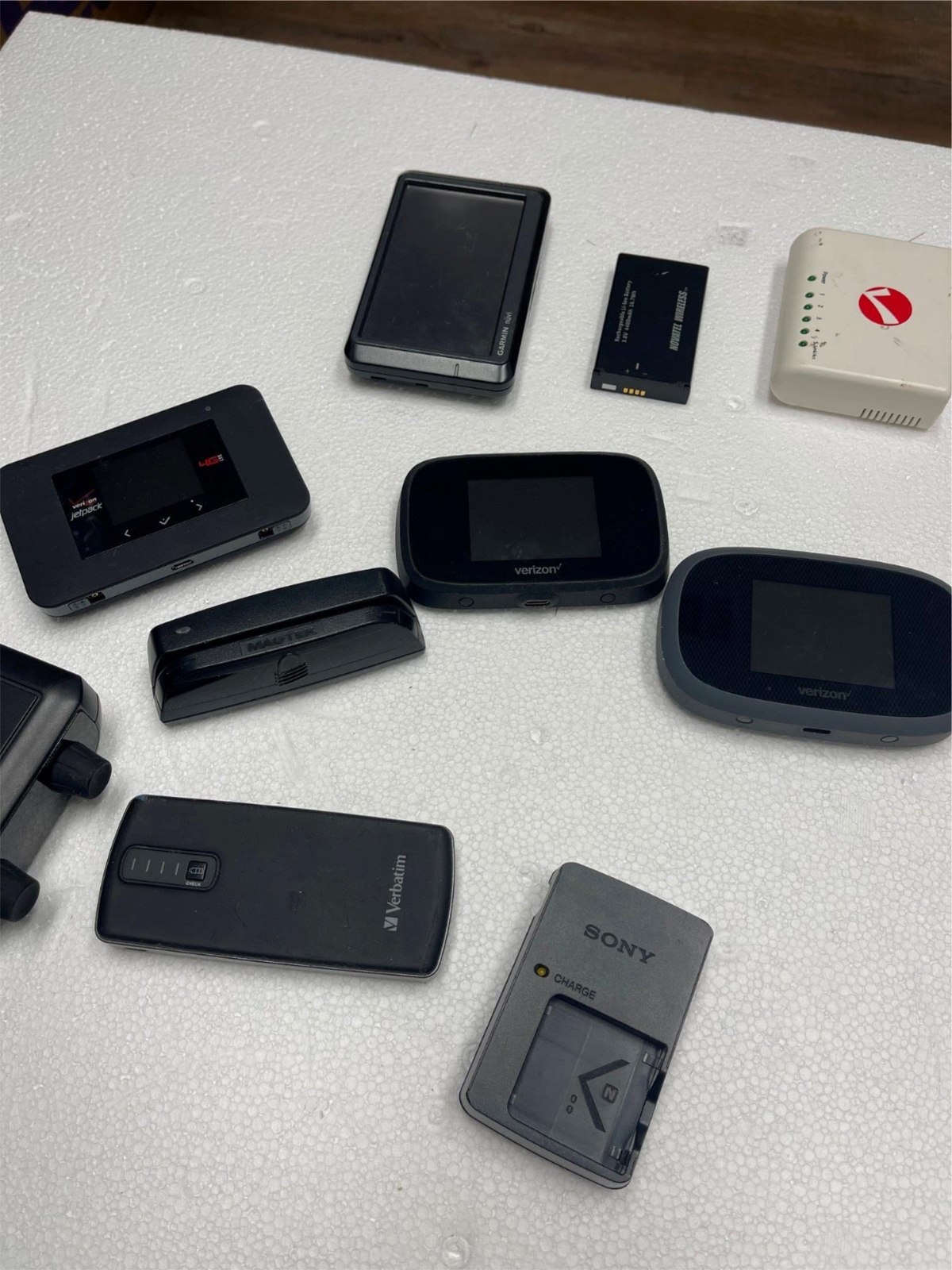 Lot of Verizon MiFi8800L MiFi7730L Verbatim No.98019 Garmin Nuvi MagTek CCReader