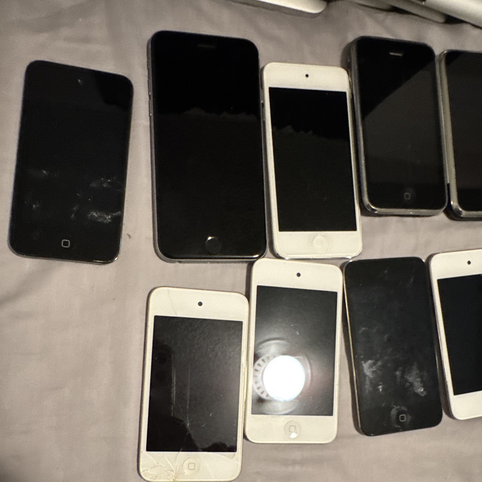 Apple Mixed Lot w/ Assorted iPhone, iPod, & other Devices.