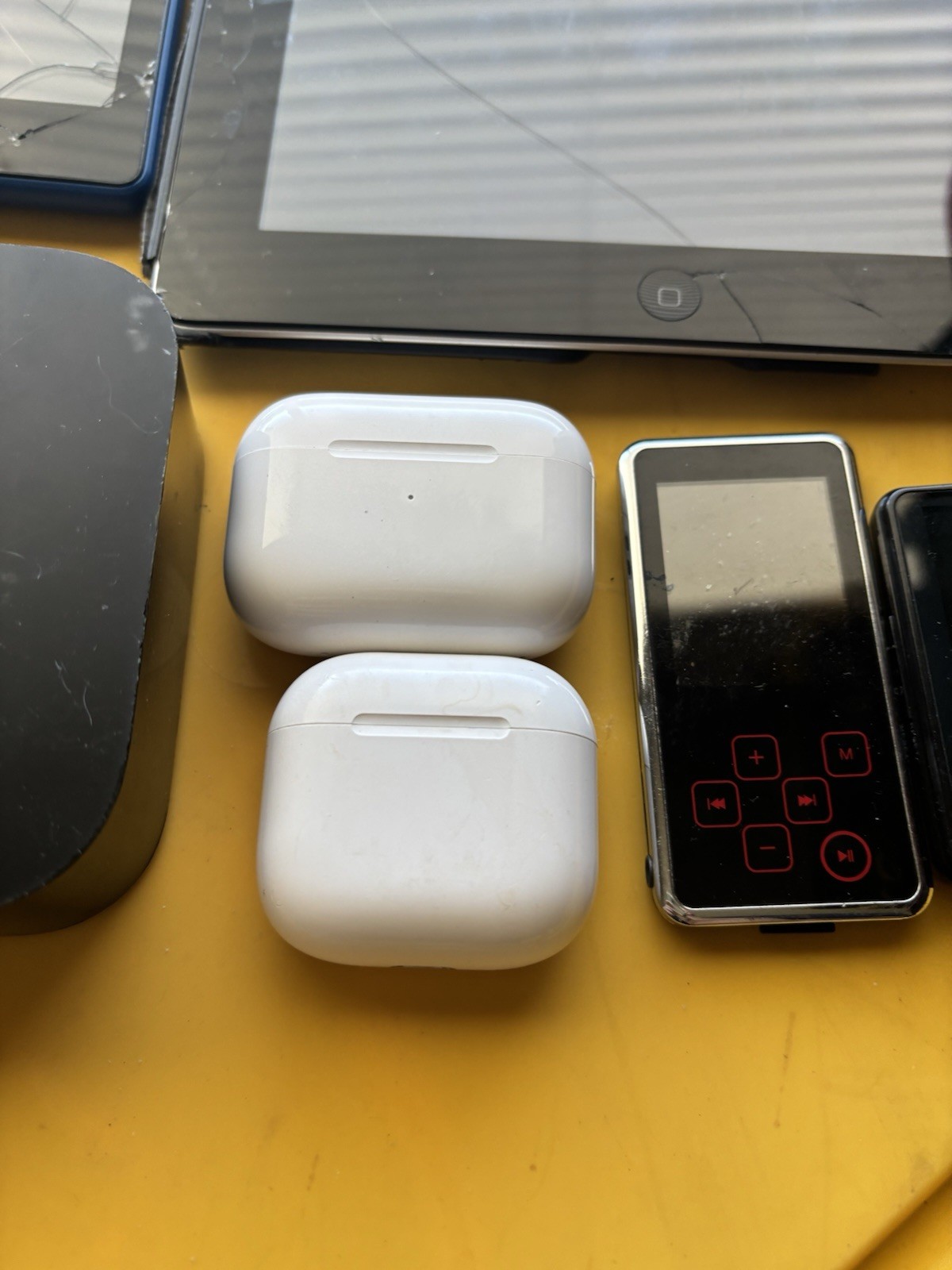 Apple and random electronics For Parts Lot (READ DESCRIPTION)