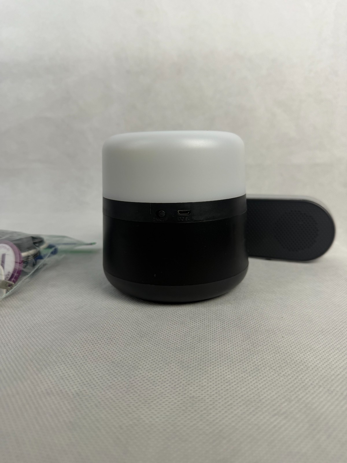 Miscellaneous Electronics Speakers, Cords, Microphones – Conditions Unkown